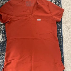 Figs scrub top